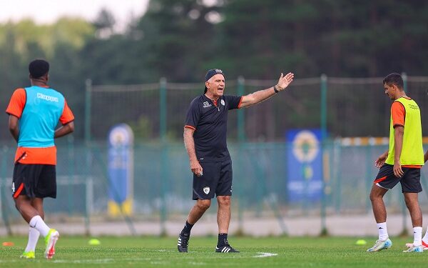 كيروش ينتقد الدوري العُماني: كرة القدم «نائمة» والجماهير غائبة عن الملاعب