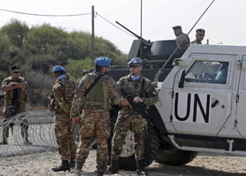 (L to R) Lebanese army soldiers and peacekeepers of the United Nations Interim Force In Lebanon (UNIFIL) are stationed in Lebanon's southern Naqoura along the border with northern Israel's Rosh HaNikra on October 27, 2022. - Lebanon and Israel are expected to sign their maritime deal today, following lengthy negotiations mediated by Washington. (Photo by MAHMOUD ZAYYAT / AFP)