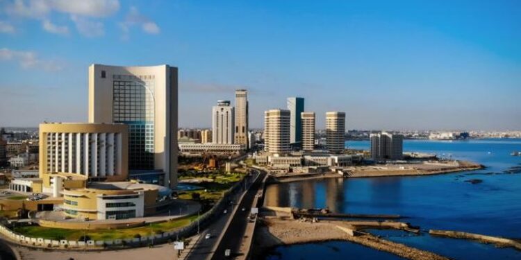 النفط يقود التعافي في ليبيا خلال 2025 وسط رهانات سياسية معلّقة