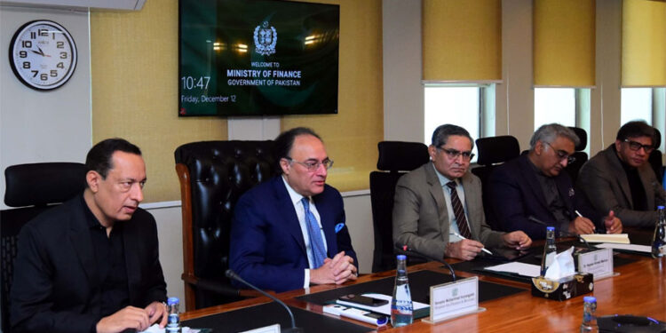 أورنجزيب يتعهّد بإصلاحات جريئة لتعزيز الاستثمار في باكستان