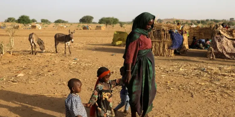 تحذيرات حقوقية في السودان من قرارات تقاعد قد تمس آلاف العاملين وسط الأزمة الاقتصادية والحرب