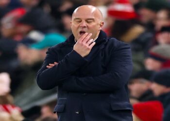 أرني سلوت ينتقد أداء ليفربول بعد التعادل مع سندرلاند في الدوري الإنجليزي