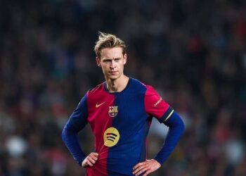 غياب دي يونج وأراوخو عن قائمة برشلونة لمواجهة أتليتكو مدريد في الدوري الإسباني