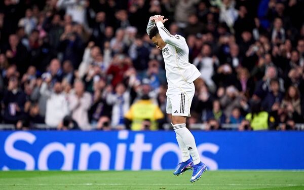 ريال مدريد يهزم إشبيلية 2-0 ويشهد تألق مبابي أمام الجماهير