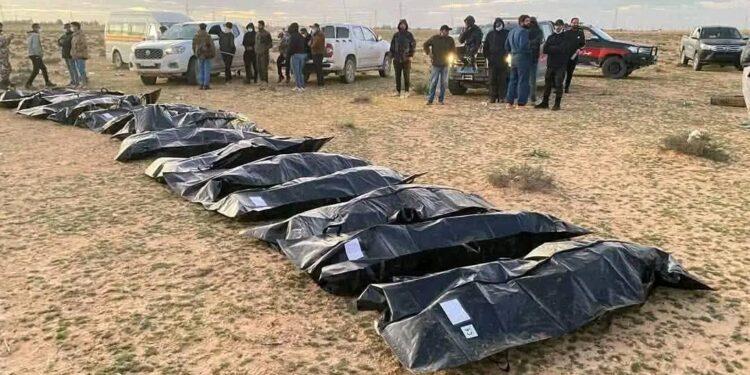 تحرير أكثر من 200 مهاجر من “سجن سري” بالكُفرة يكشف واحدة من أخطر جرائم الاتجار بالبشر في شرق ليبيا