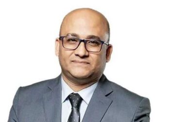 الثقافة المصرية تكرم  إيهاب الملاح المشرف على النشر بدار المعارف 
