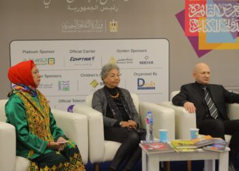 سلوى بكر تتسلم جائزة «بريكس» الأدبية في نسختها الأولى