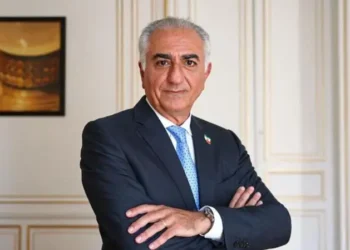 رضا بهلوي يدعو إيرانيي الخارج لتكثيف الضغط الدولي دعماً للاحتجاجات داخل البلاد