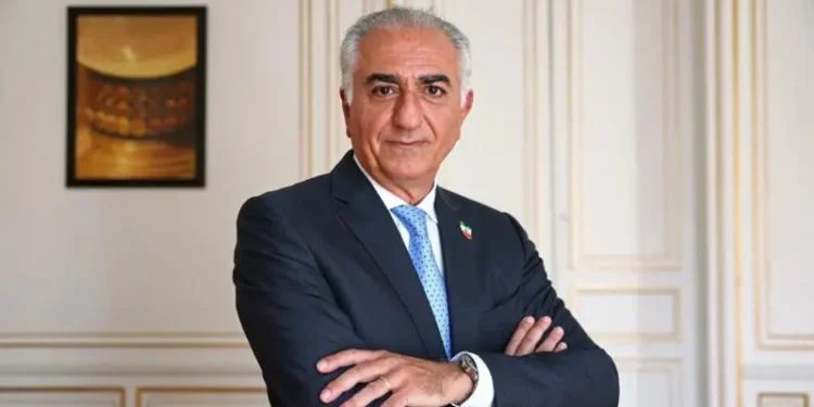 رضا بهلوي يدعو إيرانيي الخارج لتكثيف الضغط الدولي دعماً للاحتجاجات داخل البلاد