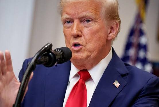 ترامب يهدد كندا برسوم جمركية 100٪ إذا تقاربت مع الصين