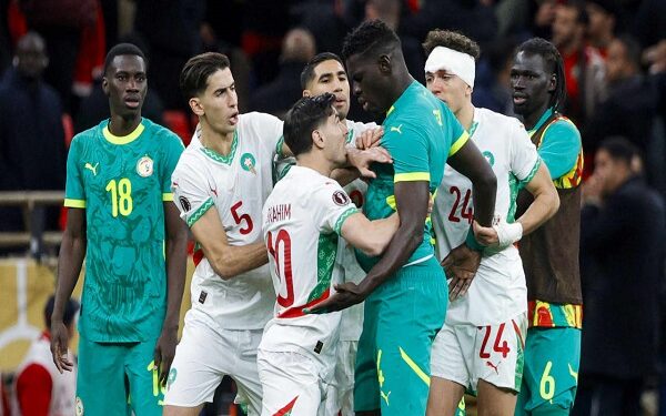 كاف يدين سلوك بعض اللاعبين والمسؤولين في نهائي أمم إفريقيا بين المغرب والسنغال