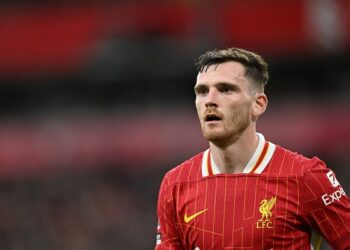 ليفربول يرفض عرض توتنهام للتخلي عن روبرتسون
