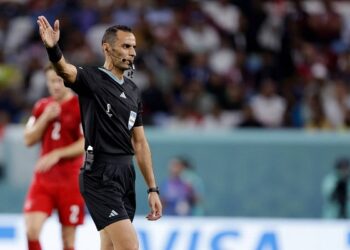 كاف يعلن طاقم تحكيم مواجهة مصر وكوت ديفوار في ربع نهائي أمم إفريقيا