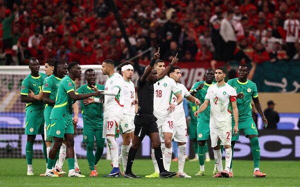 كاف يعلن عقوبات نهائي أمم إفريقيا 2025 بين المغرب والسنغال.. إيقافات وغرامات بالجملة