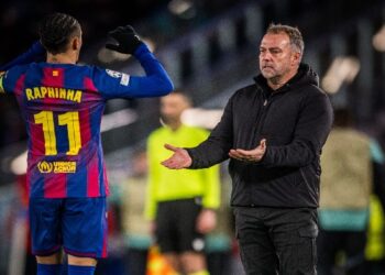 فليك يعلن قائمة برشلونة لمواجهة إلتشي.. عودة دي يونج وغياب بيدري