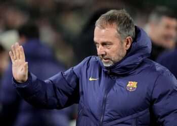 فليك يعلن تشكيل برشلونة لمواجهة ريال أوفييدو في الدوري الإسباني