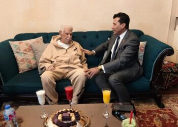 وزير الرياضة يزور حسن شحاتة ويطمئن على صحته بعد خروجه من المستشفى