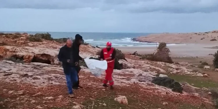 مأساة جديدة على سواحل ليبيا.. انتشال جثث 7 مهاجرين بينهم 3 أطفال شرق طرابلس