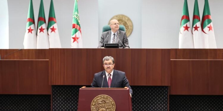 وزير الاتصال الجزائري يعترف بانفلات  الإعلام الرياضي ويدعو إلى ضبط الخطاب ومنع خطاب الكراهية