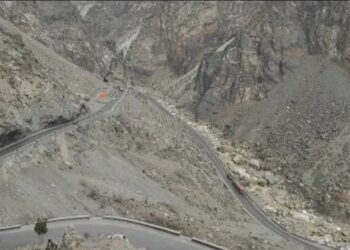 أفغانستان وباكستان تتبادلان إطلاق النار اليوم