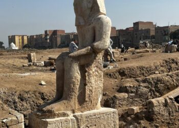 الإنتهاء من ترميم تمثال الملك رمسيس الثاني بمنطقة الأشمونين بالمنيا