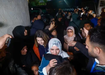 انطلاق أول رحلة عودة محدودة لسكان غزة عبر رفح