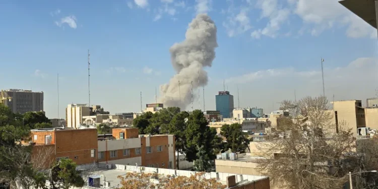 بين التصعيد والتسوية: مستقبل المواجهة بين واشنطن وطهران وتداعياتها الإقليمية