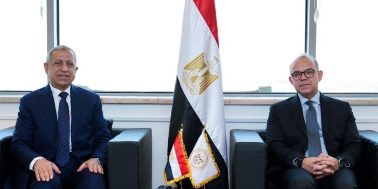 وزير الاستثمار المصرى ورئيس الاكاديمية العربية للنقل البحرى والعلوم والتكنولوجيا