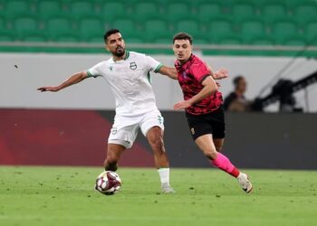 دوريات قطر والكويت ولبنان توقف مبارياتها بسبب التوترات الإقليمية