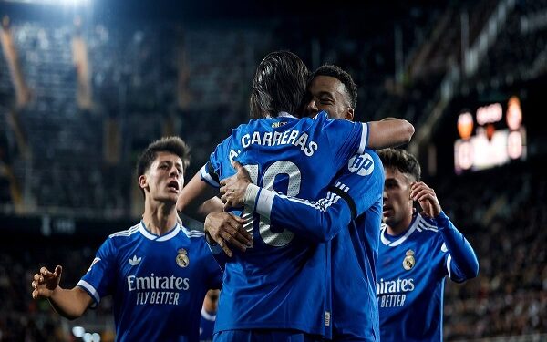 ريال مدريد يفوز على فالنسيا 2-0 ويقترب من صدارة الدوري الإسباني