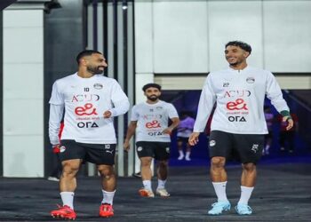 الدوري الإنجليزي الممتاز يجمع محمد صلاح وعمر مرموش في حوار تفاعلي عن مصر