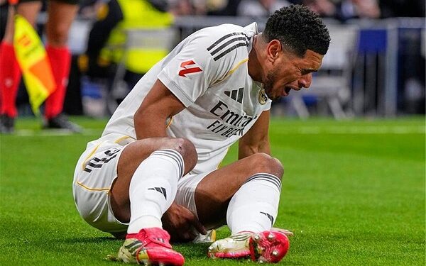 إصابة بيلينجهام قد تُبعده عن ريال مدريد حتى أبريل
