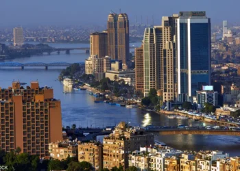 إجراءات استثنائية  مصرية لمواجهة أزمة الطاقة ..  الحكومة تغلق المحال مبكرًا وتدرس العمل عن بعد
