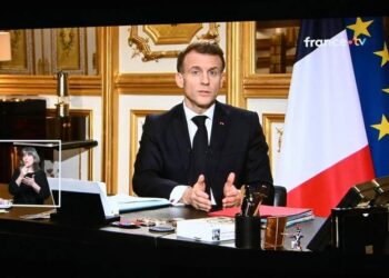فرنسا تدخل خط النار بإرسال حاملة طائرات بالمتوسط