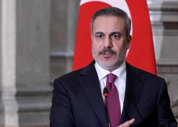 توتر جديد بين أنقرة وطهران بعد اعتراض صاروخ باليستي.. وتركيا تحذر من اتساع رقعة الصراع