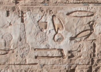 الكشف عن 13 ألف أوستراكا جديدة بموقع أتريبس الأثري بمحافظة سوهاج