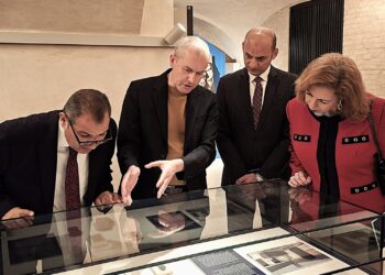 وزارة السياحة والآثار تشارك في افتتاح معرض “القدر في النجوم: بدايات الأبراج” بالعاصمة الألمانية برلين
