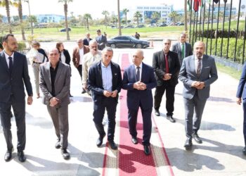 رئيس الأكاديمية العربية يستقبل محافظ أسوان بالقرية الذكي لبحث التعاون المشترك
