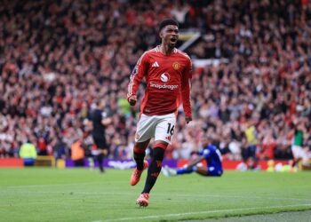 ديالو يعود لتشكيل مانشستر يونايتد الأساسي أمام أستون فيلا في الدوري الإنجليزي