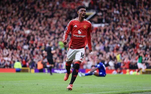 ديالو يعود لتشكيل مانشستر يونايتد الأساسي أمام أستون فيلا في الدوري الإنجليزي