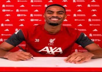 ليفربول يجدد عقد جرافنبيرخ حتى 2032 بعد تألقه مع الفريق