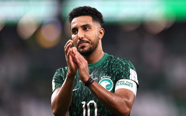 إصابة الركبة تُبعد سالم الدوسري عن معسكر السعودية ووديتي مصر وصربيا