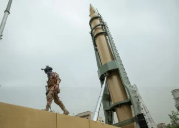 طهران تؤكد السيطرة على مسار الحرب وتلغيم مضيق هرمز