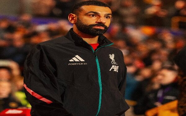 سلوت يفاجئ الجماهير بإبقاء صلاح بديلًا في تشكيل ليفربول أمام توتنهام
