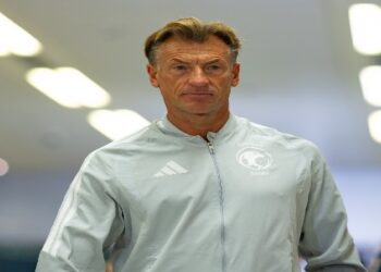 الاتحاد السعودي ينفي إقالة رينارد ويؤكد استمراره رغم رباعية مصر