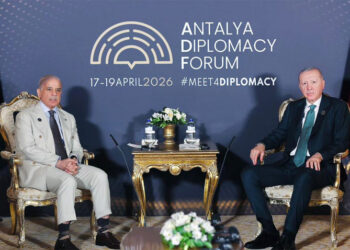 أردوغان يشيد بجهود شهباز شريف ويدعم مبادرات السلام الباكستانية