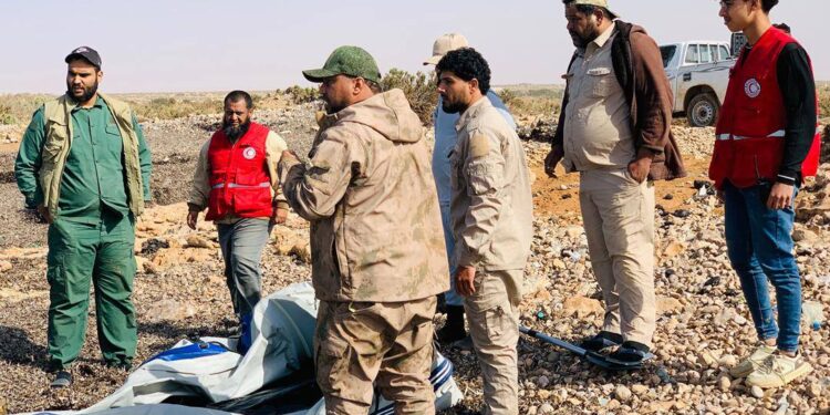 جثث ومفقودون قبالة طبرق ونجاة 4 مهاجرين بعد صراع مع أمواج المتوسط 