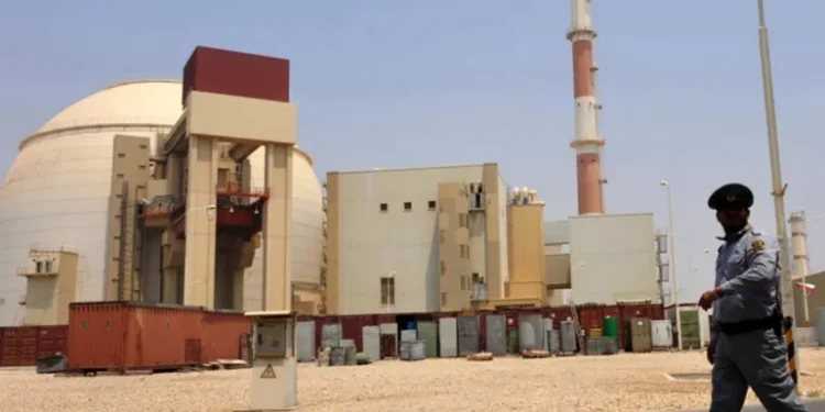 موسكو تطلب من أمريكا وإسرائيل وقف النار لإجلاء موظفيها النووية