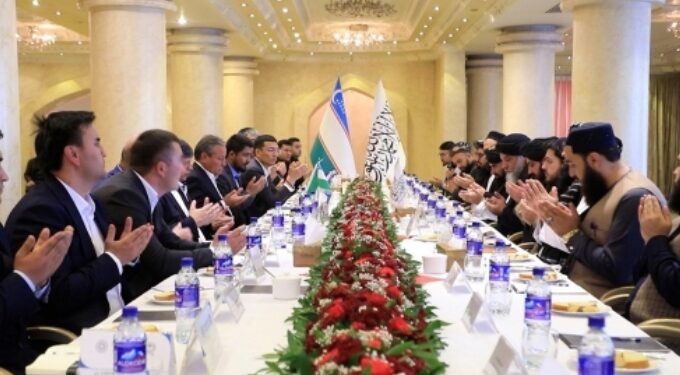 أفغانستان وأوزبكستان تعززان التعاون الاقتصادي والمشاريع الاستثمارية المشتركة