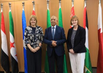 الأكاديمية العربية تستقبل وفد جامعة “روبرت جوردن” البريطانية لتعزيز التعاون المشترك